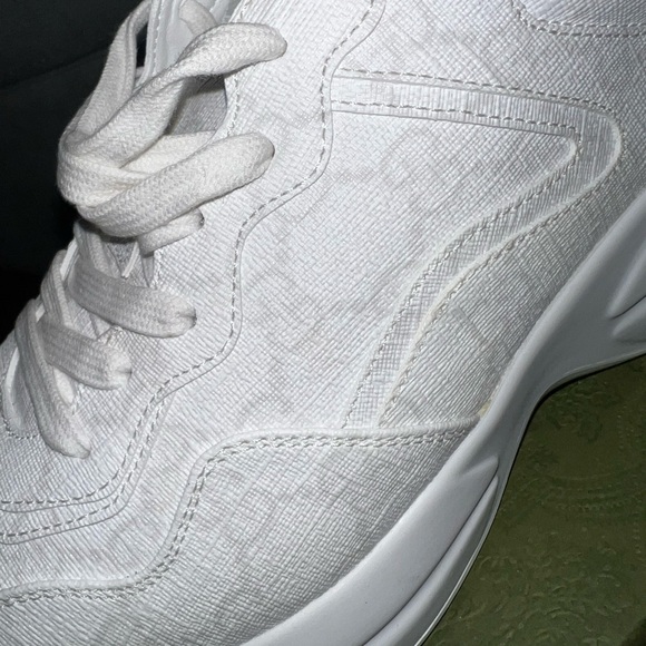 This is a hard sell, I love these shoes so bad but I honestly don’t wear them.